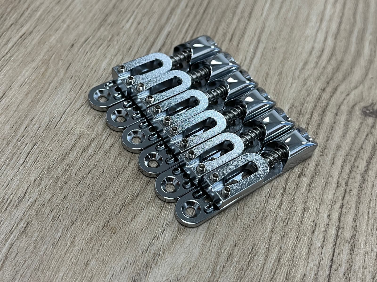 6 pieces Aumsen Solo Single String Guitar Bridge All brass CHROME — view 4