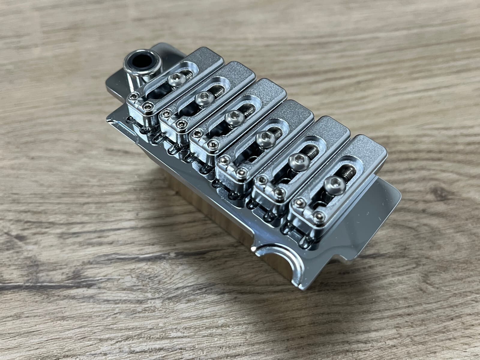 AUMSEN 2-Point non-locking Tremolo Bridge - CHROME — view 3